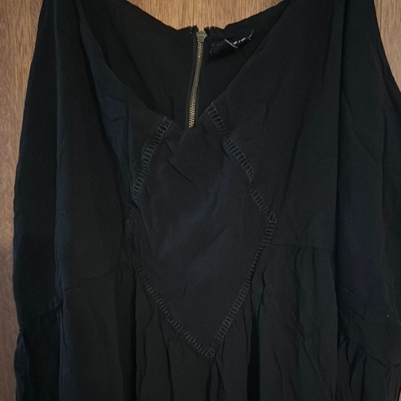 Black Sleeveless Dress - Picture 2 of 6